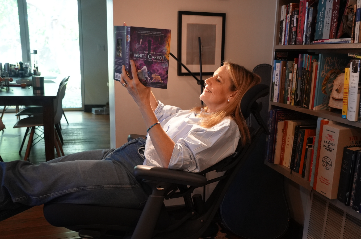 How Chairs That Move With You Reduce Daily Strain